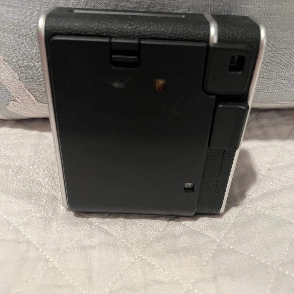 Fujifilm Instax Mini 40 - Classic Black and Silver